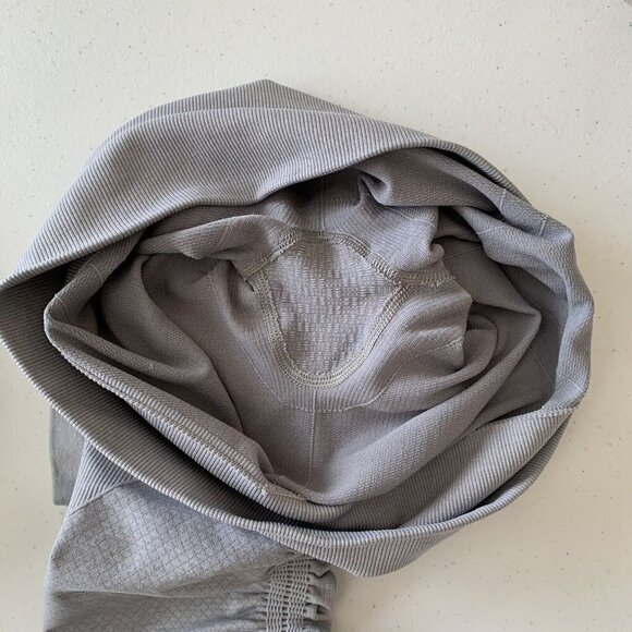 Lululemon Women’s Size 4 Gray In The Flow Crop Compression Leggings Workout - Picture 9 of 10